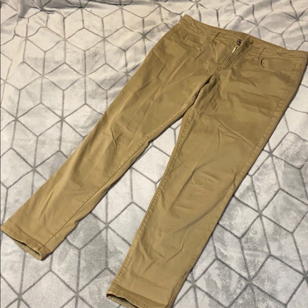 American eagle khaki pants